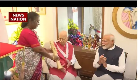 राष्ट्रपति मुर्मू लालकृष्ण अडवाणी को भारत रत्न देने उनके घर पहुंची, पीएम मोदी भी रहे साथ