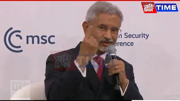 Jaishankar Slams Western Bias, Hails India's Thriving Democracy