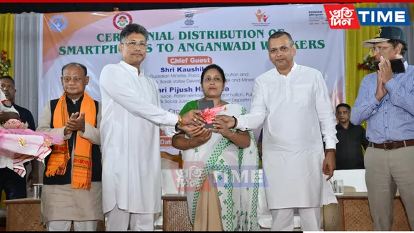 Pijush Hazarika Distributes Smartphones to Anganwadi Workers in Morigaon
