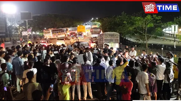 Gauhati University Students Block NH in Jalukbari Demanding Justice for Zubeen