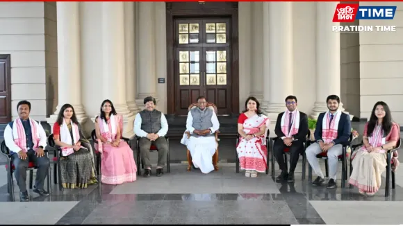 Guwahati: Assam Governor Meets 6 Indian Foreign Service Officers at Lok Bhavan
