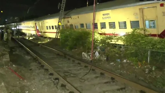Mumbai: 3 Coaches of Puducherry Express Derail near Matunga