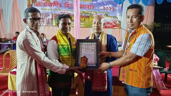 Sanskritik Sourabh Award For Pratidin Time's Dwijen Das
