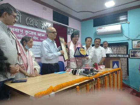 Senior Journalist Prasanta Rajguru Bestowed Parag Kumar Das Journalism Award