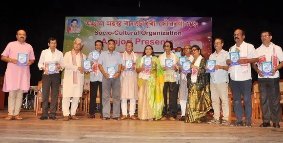 Pratidin Time's Smitakshi Goswami Unveils 'Pathikrit' At Enajori Awards 2022