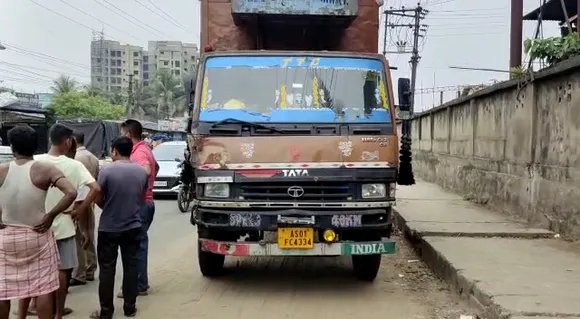 Drunk Truck Driver Rams Into Van In Guwahati, 1 Dead