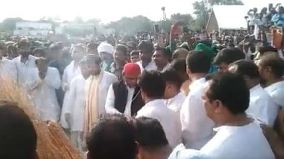 Former UP CM Mulayam Singh Yadav Cremated at His Native Village