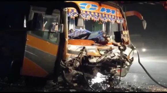 9 Killed, Several Injured in Bus-Car Collision In Gujarat