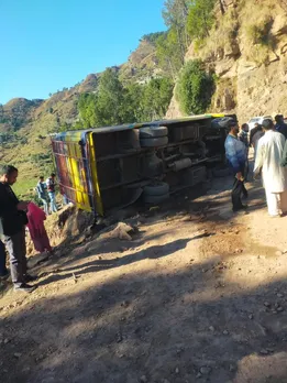 17 Injured as Bus Overturns in J&K’s Rajouri