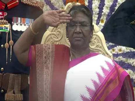 Delhi: Prez Droupadi Murmu Unfurls Tricolor at Kartavya Path