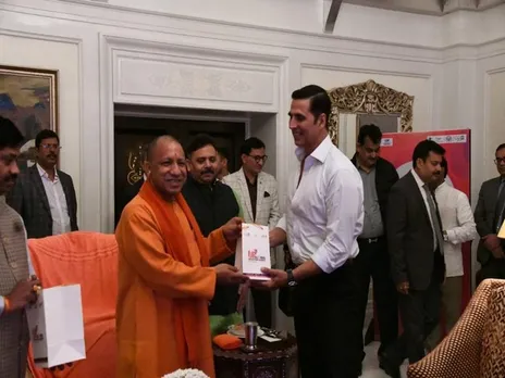 Akshay Kumar Calls On Yogi Adityanath, Discusses Film City Project In UP