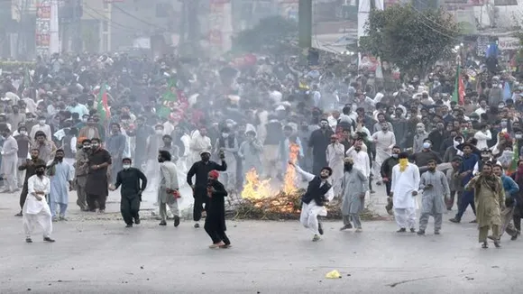 Pakistan: 8 Killed, 290 Injured as Country Hurtles Towards Civil War