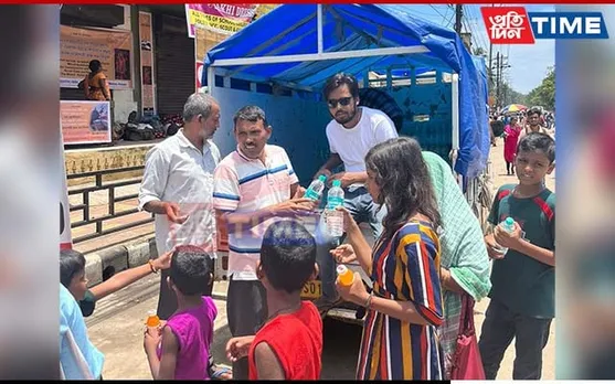 Guwahati: Raahein NGO, ACP Join Hands To Donate Water Bottles In Ambubachi Mela 