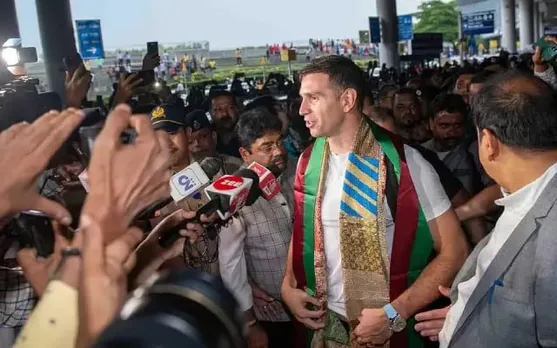 Argentina's World Cup Winning Goalkeeper Emi Martinez Lands In Kolkata