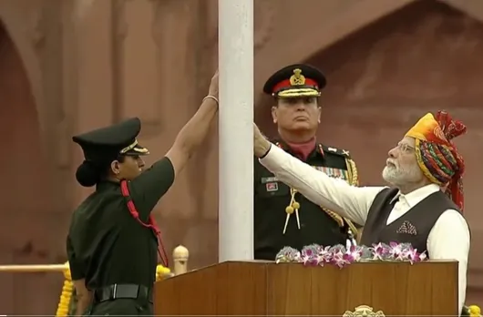PM Modi Hoist National Flag at Red Fort on I-Day
