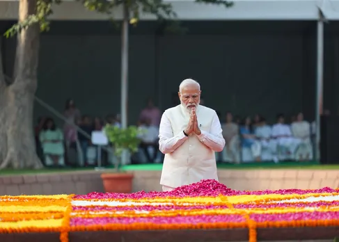 PM Modi, Assam CM Pay Homage to Lal Bahadur Shastri on Birth Anniversary