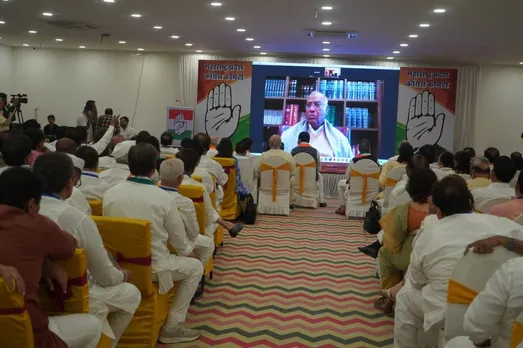 "Act of Cowardice", Mallikarjun Kharge Lashes Out at Defecting Leaders