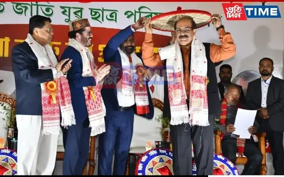 Anusuchit Jaati Yuva Chatra Parishad Felicitates Sadin-Pratidin's Jayanta Baruah