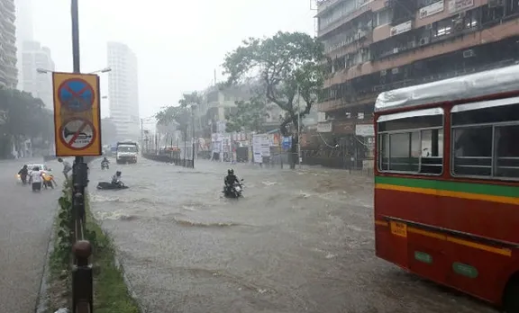 Heavy downpour in Mumbai | Transportation system paralysed