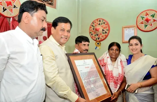 CM Sonowal visits Hima Das’ home in Nagaon; felicitates parents