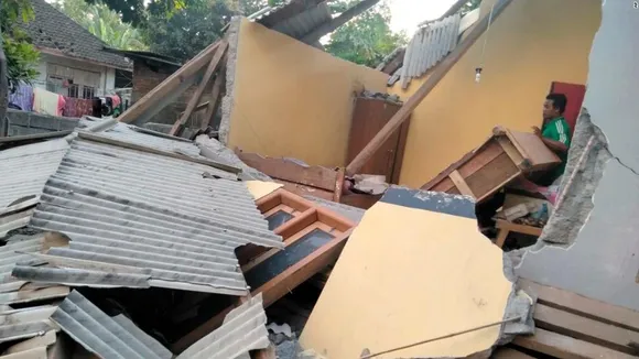 6.4 magnitude earthquake shakes Indonesia, kills at least 10