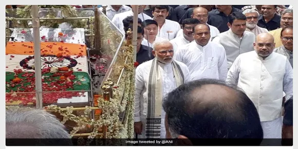 Last Journey Begins, Modi, Amit Shah on foot
