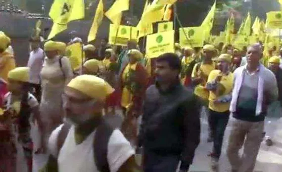 Kisan Rally halts traffic in Delhi