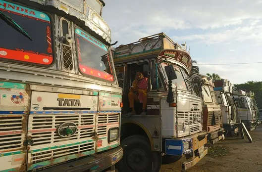 Two held in syndicate raj at Assam-West Bengal border