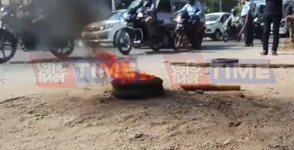Bandh supporters burn tyres in Maligaon
