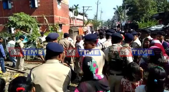 Clash between RPF and public over Chhath puja venue