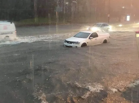 Heavy storm lashes Sydney, prompting chaos