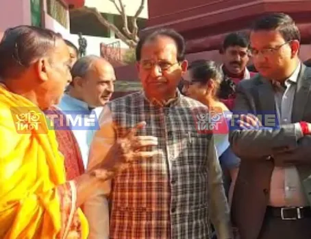 Governor offers prayer at Basistha Temple on his birthday