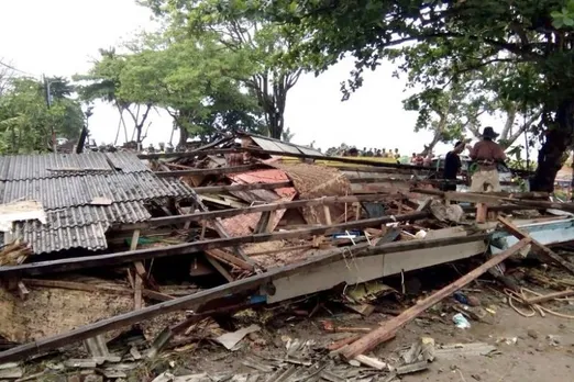 Indonesia: Tsunami kills atleast 43, injuring nearly 600