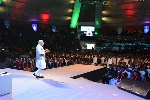 PM asks students to stay focused on acquiring knowledge
