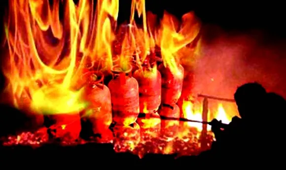 Massive Fire Breaks Out At Hatsingimari