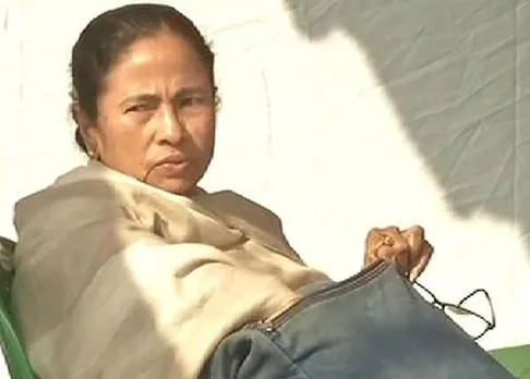 CBI vs Kolkata Police: Mamata staging dharna