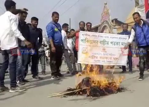 Assam Protesters burn Pakistan flag