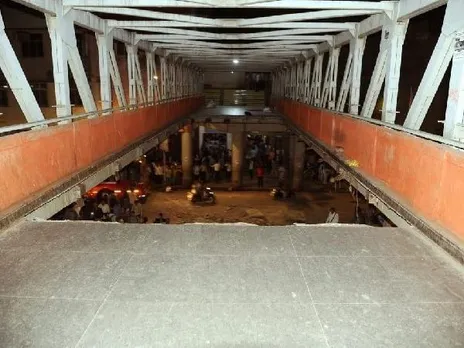 Part of foot over-bridge collapses in Mumbai