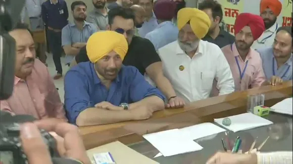 Sunny Deol files nomination from Gurdaspur
