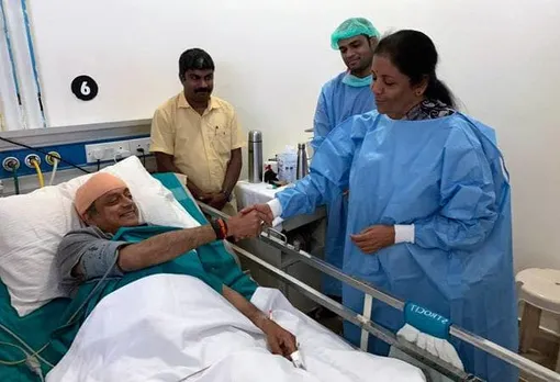 Nirmala Sitharaman visits  injured Shashi Tharoor