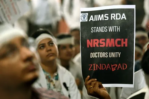 AIIMS doctors call off strike; protest continues in Kolkata