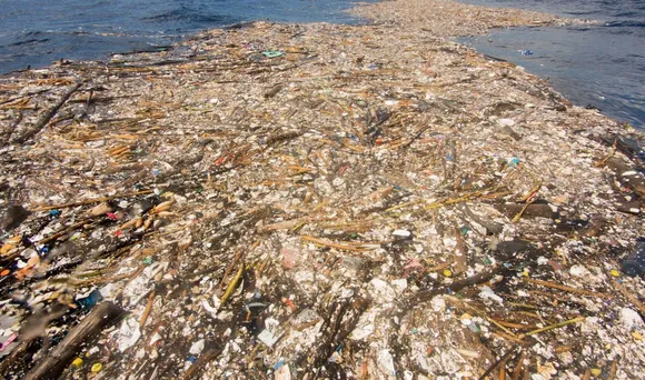Coast Guard Remove 500 kg Trash From Underwater
