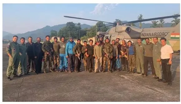 AN-32 rescuers rescued from the crash site