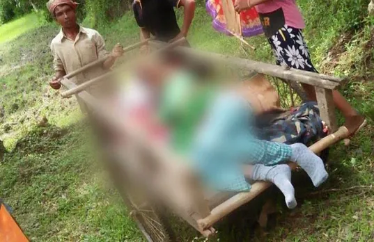Woman dies in hospital after being carried in hand cart
