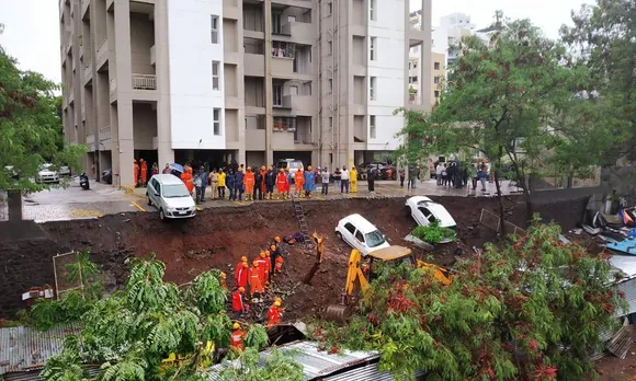 17 dead, rain lashes Mumbai-Pune