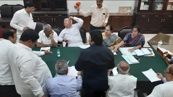 Cong-JD(S) govt in Karnataka may fall