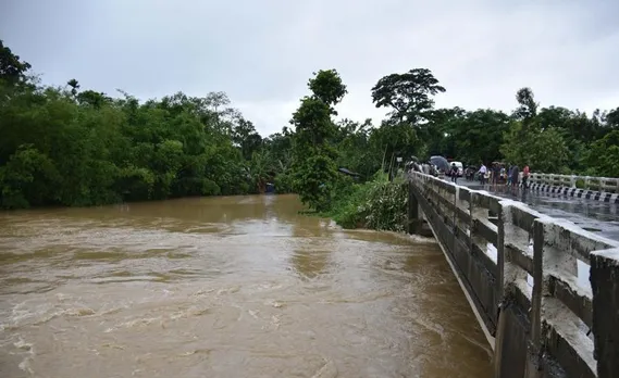 Man jumps into river from E-Rickshaw in Barpeta