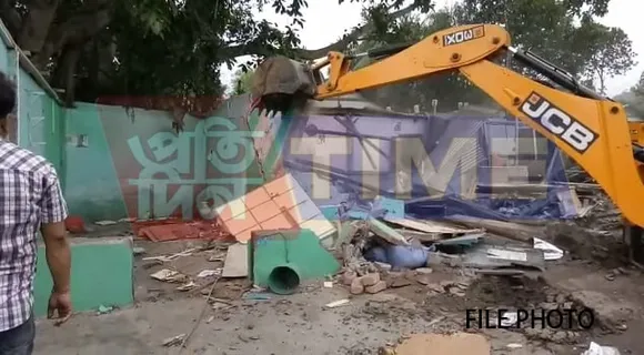 Railway Conducts Eviction Drive in Sarupathar