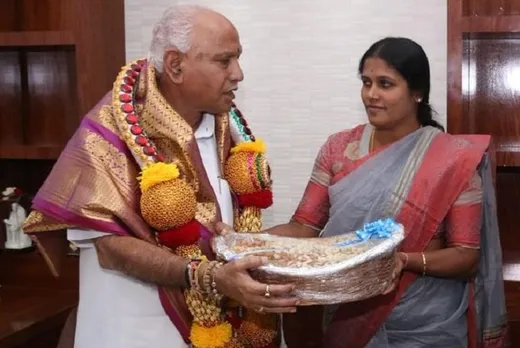 Mayor wraps gift for CM in plastic, Pays Fine