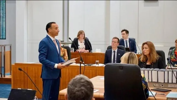 AUSTRALIA | India Born politician takes oath on Gita
